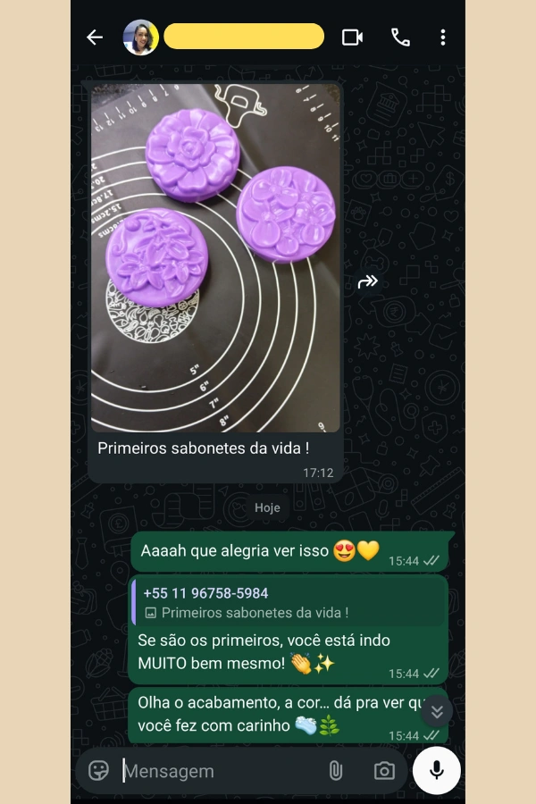 Conversa de aluna do Saponaria Brasil mostrando seus primeiros sabonetes